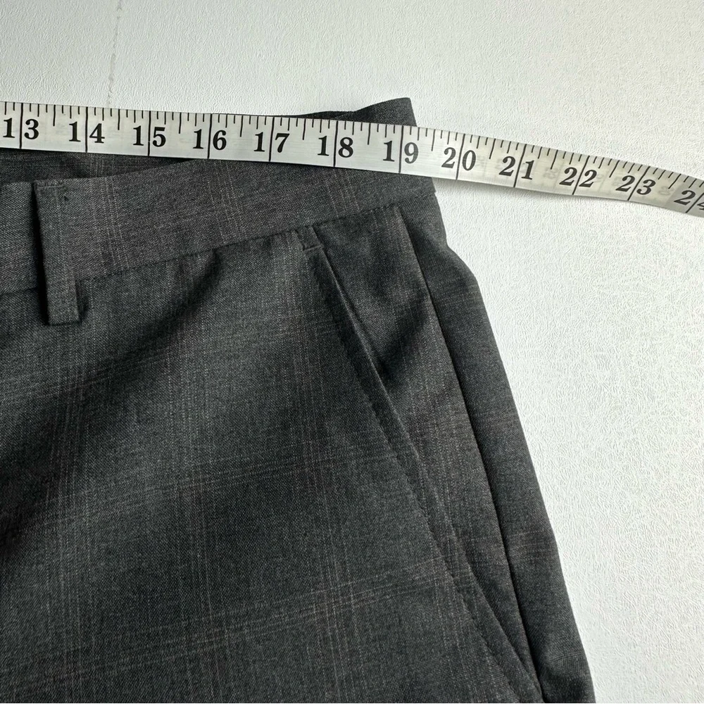 Calvin Klein men’s size 38/30 flat front‎ trousers, grey plaid color